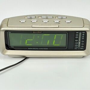 AM/FM Digital Clock Radio - Silver